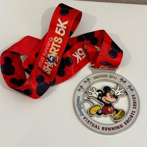 2016 Disney 5k Mickey Virtual Running Shorts Metal - Collectable